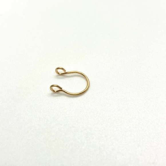 SINGLE Fake Septum Nose Ring Cuff - Yellow Gold - Picture 3 of 6